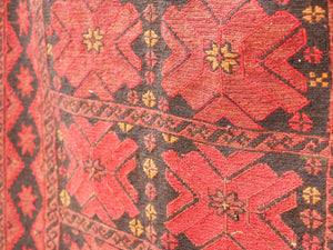 Tappeto in lana Djidjim o djadjim , sostanzialmente una versione dei Kilim. Meno elaborati più "moderni" non tanto come epoca ma come design. Il tappeto è in lana annodata a mano, tutti colori sono ottenuti da pigmenti naturali. Raro e di difficile reperibilità.  Dimensioni 123x190cm
