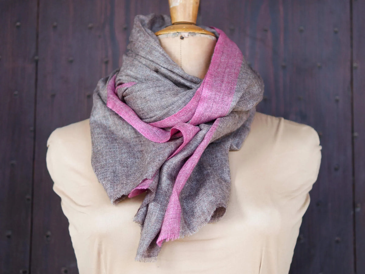Pashmina autentica: cos'è, la sua storia, come riconoscerla e guida alla cura