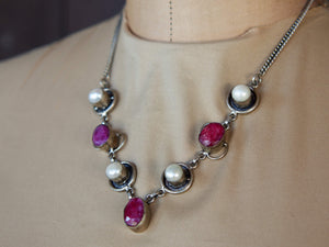 Collana in argento con radice di rubino e madreperla.  lunghezza 50cm, peso 39grammi