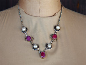 Collana in argento con radice di rubino e madreperla.  lunghezza 50cm, peso 39grammi