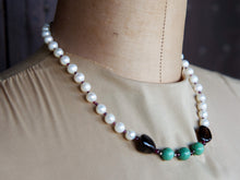 Carica l&#39;immagine nel visualizzatore di Gallery, collana indiana con perle, turchese e topazio fume collana assemblata a mano   lunghezza 45 cm, peso 30 gr