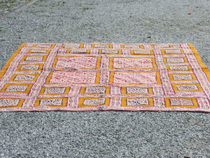 Telo Indiano multicolor doppio in cotone ricamato, che può essere impiegato come copridivano, copriletto, tovaglia o tessuto da appendere a parete. Dimensioni 210x270cm