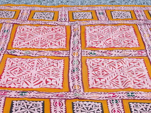 Telo Indiano multicolor doppio in cotone ricamato, che può essere impiegato come copridivano, copriletto, tovaglia o tessuto da appendere a parete. Dimensioni 210x270cm