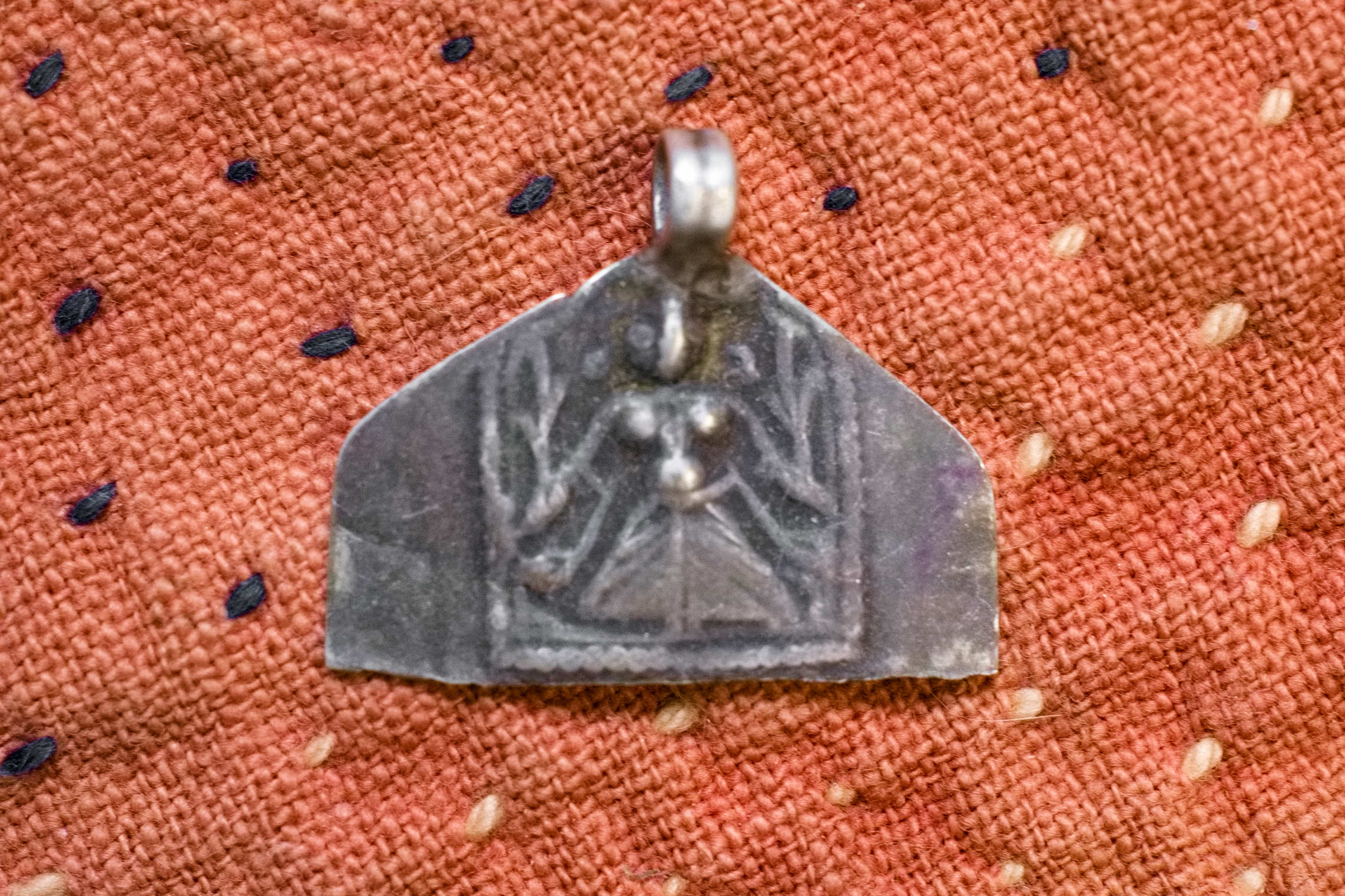 amuleto tribale indiano antico figure tribali