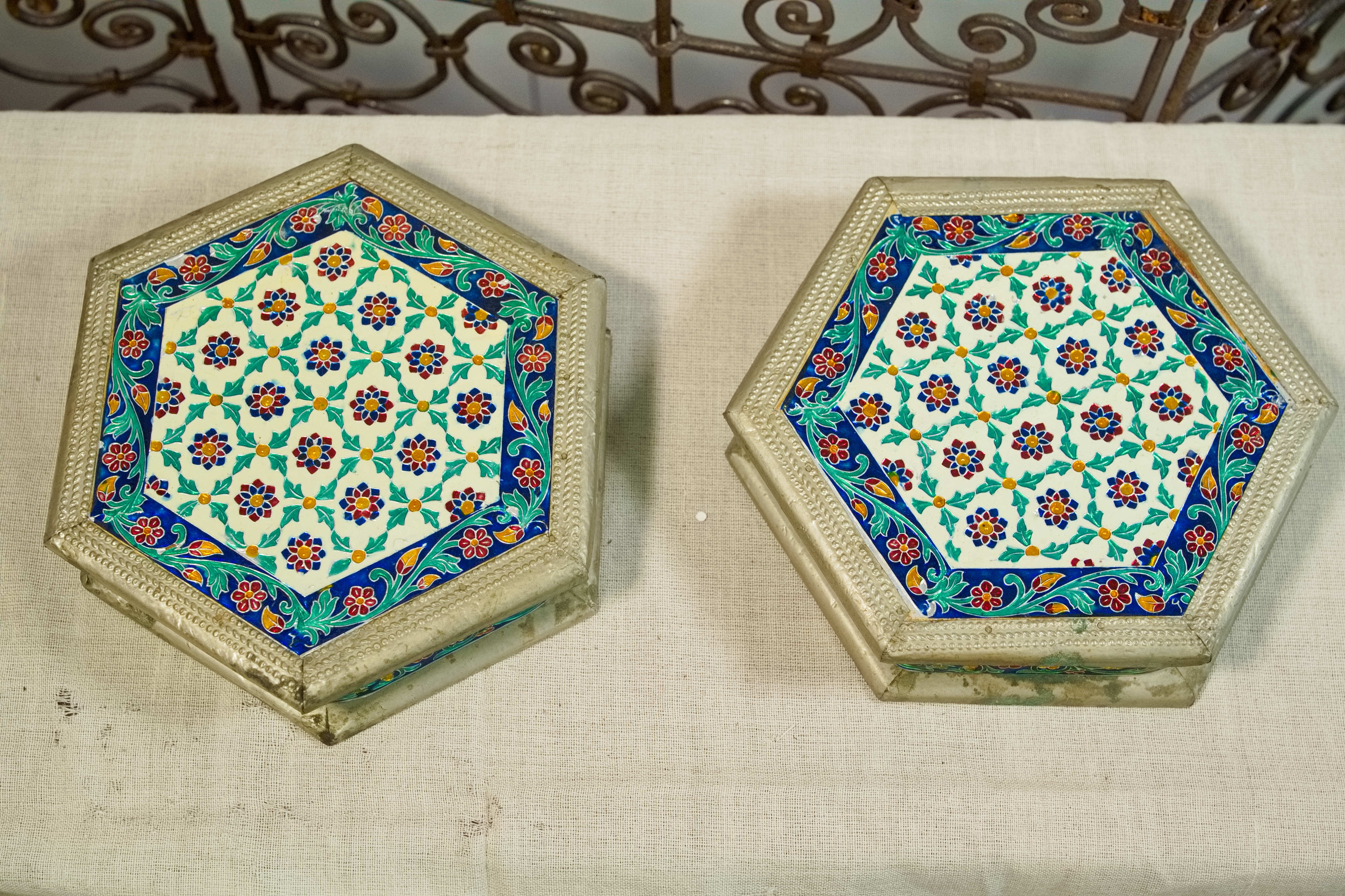 box india in legno e metallo