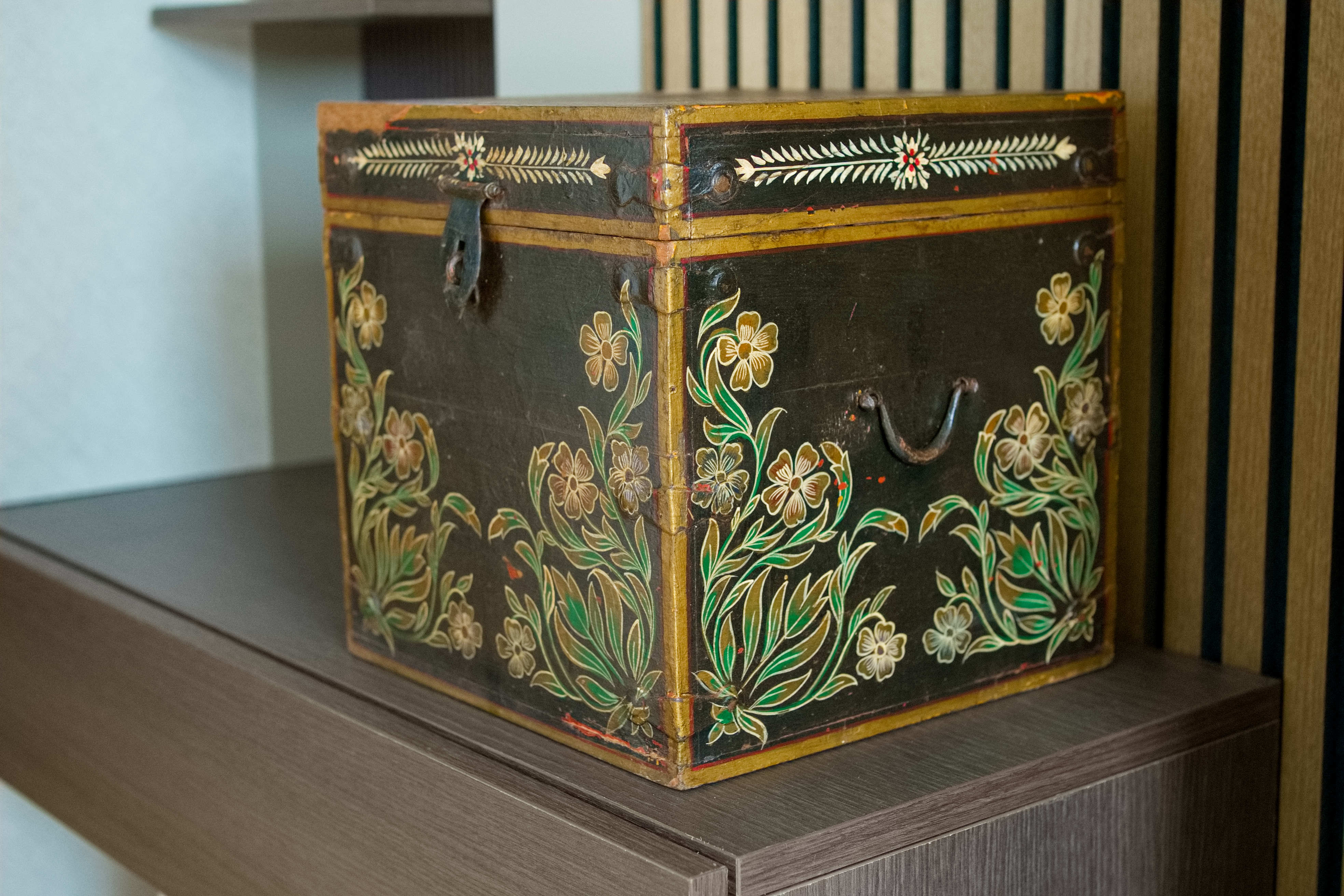 box india in legno e metallo