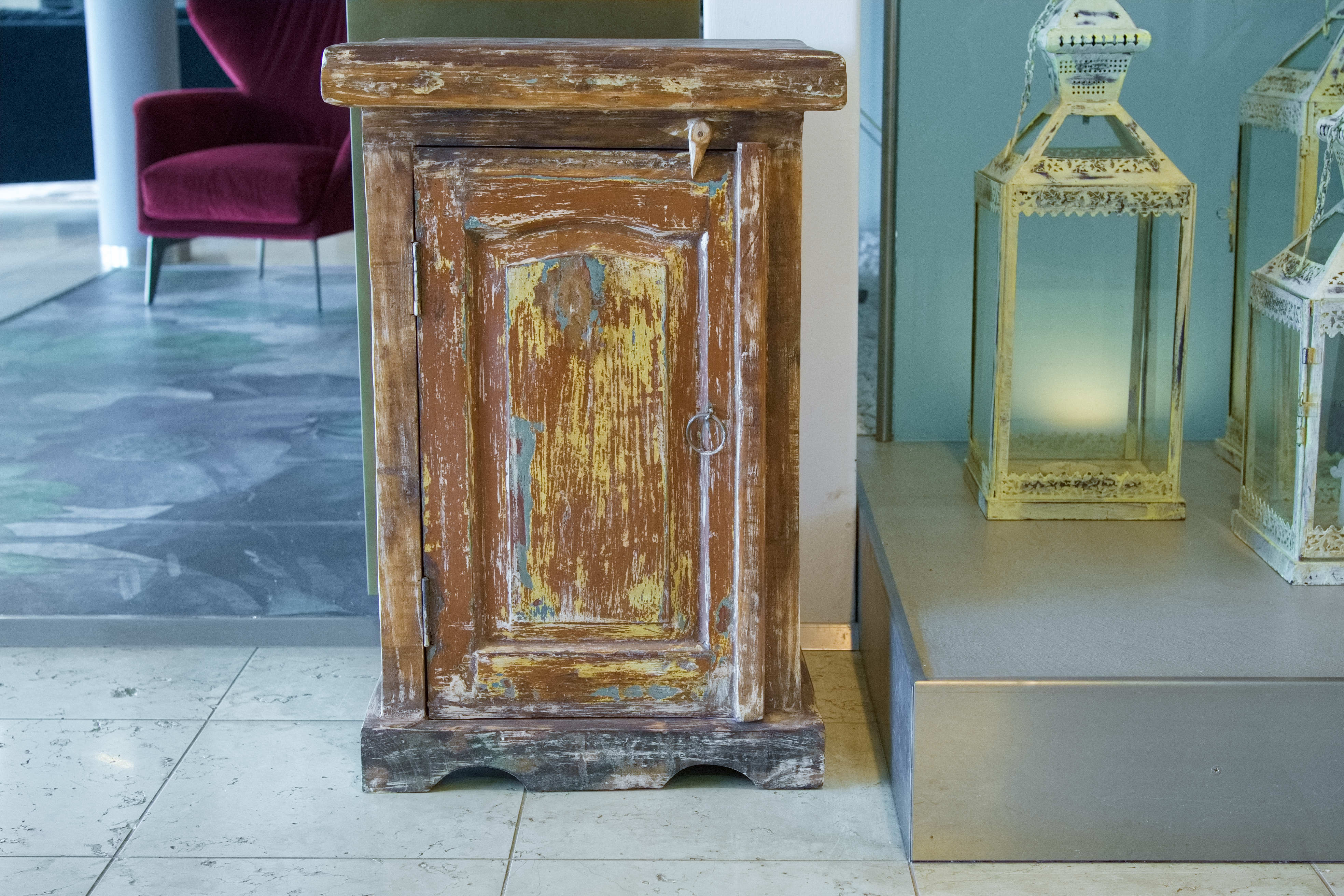 comodino indiano legno