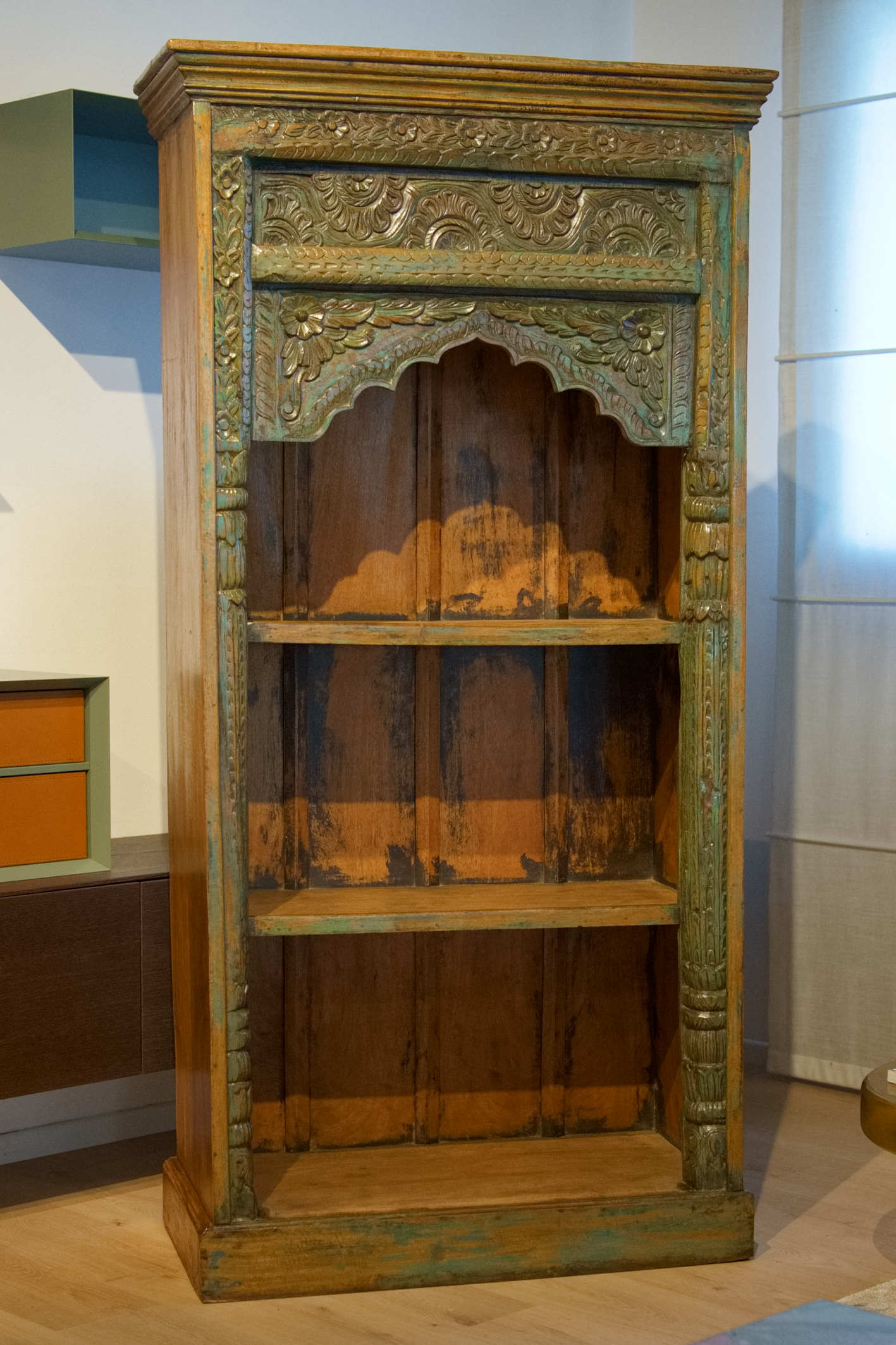 Libreria Indiana incisa