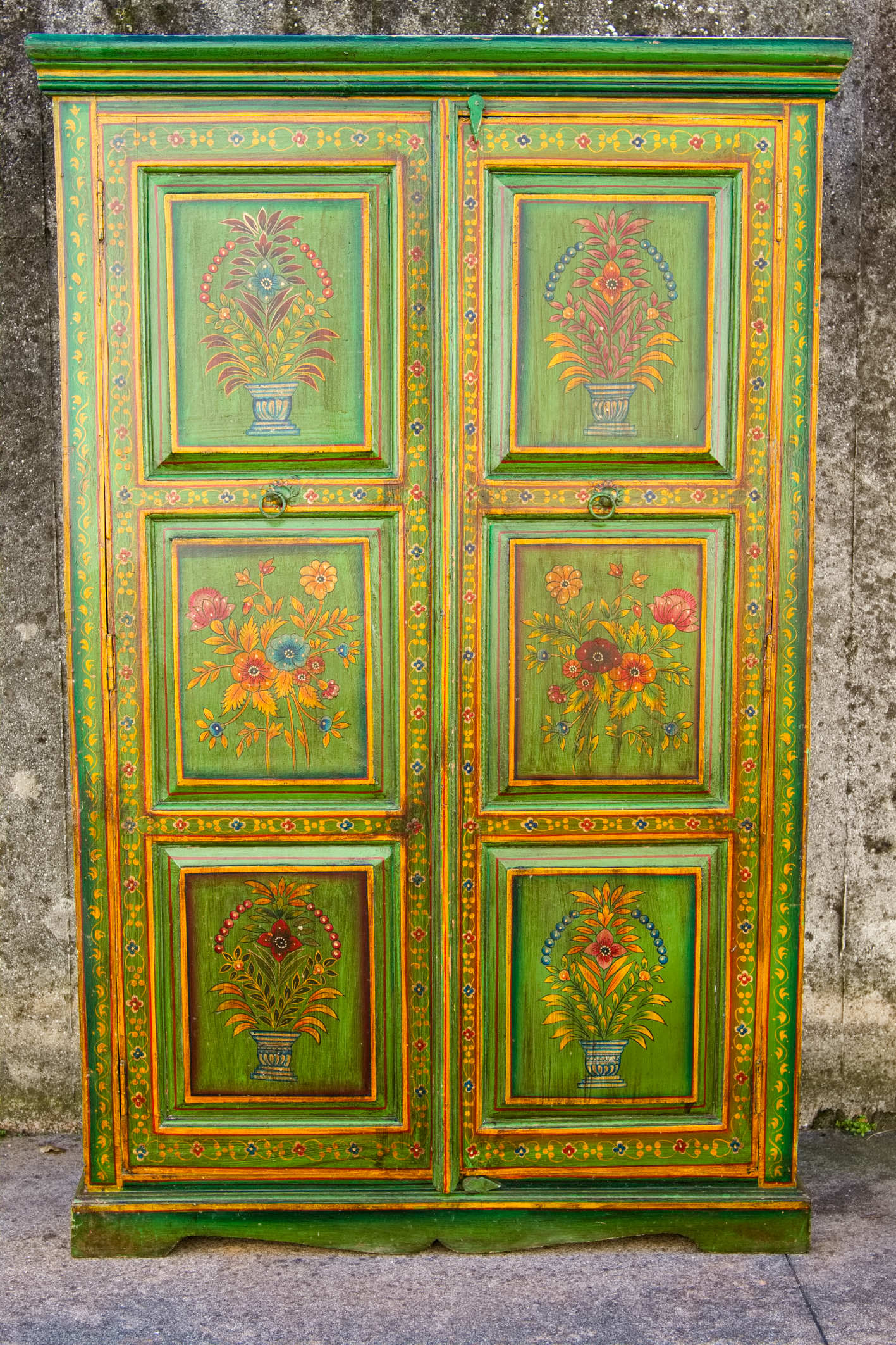 mobile coloniale in legno di teak , credenza , armadio indiano