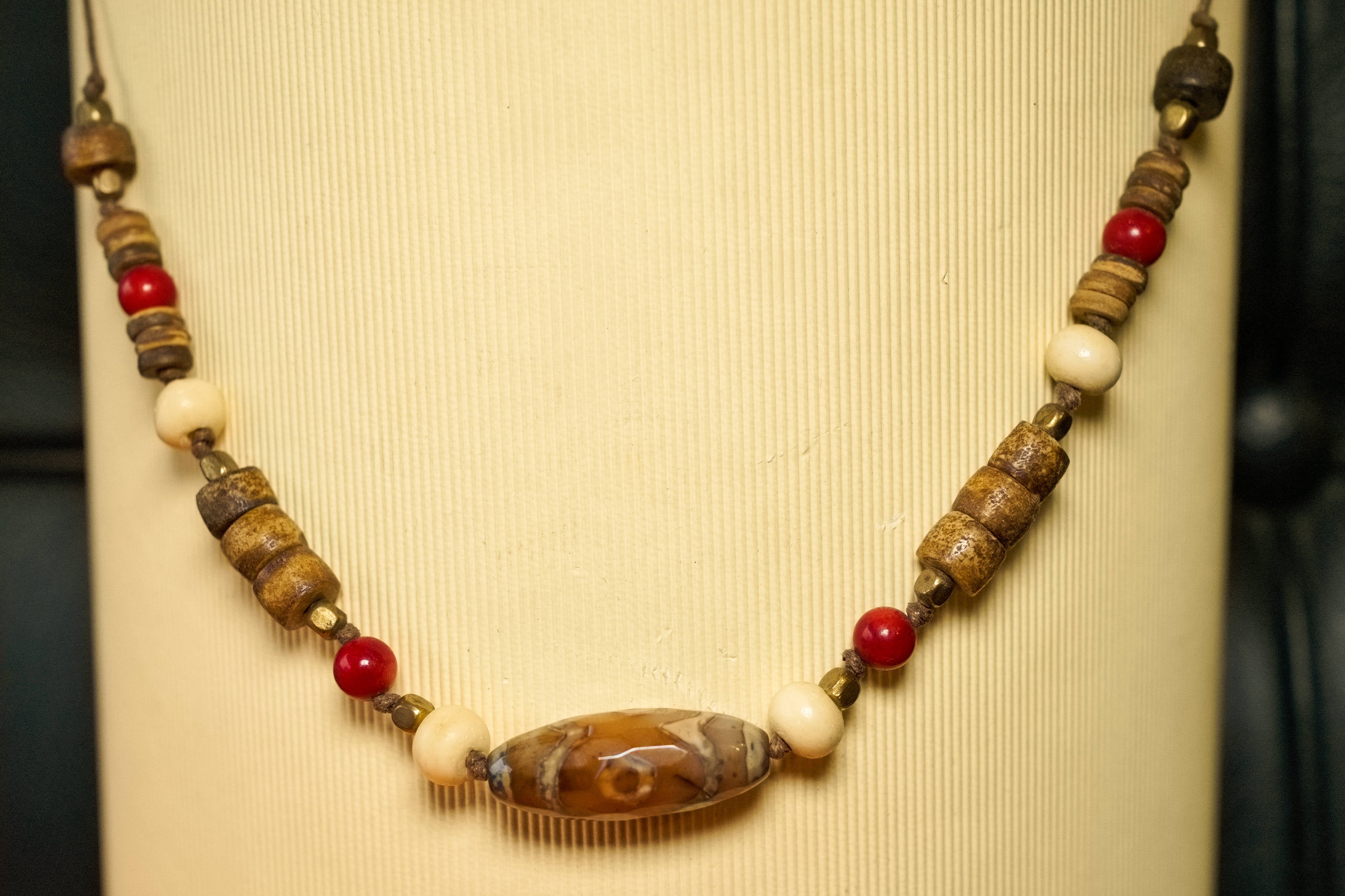 Collana intreccio con dzi tibetano
