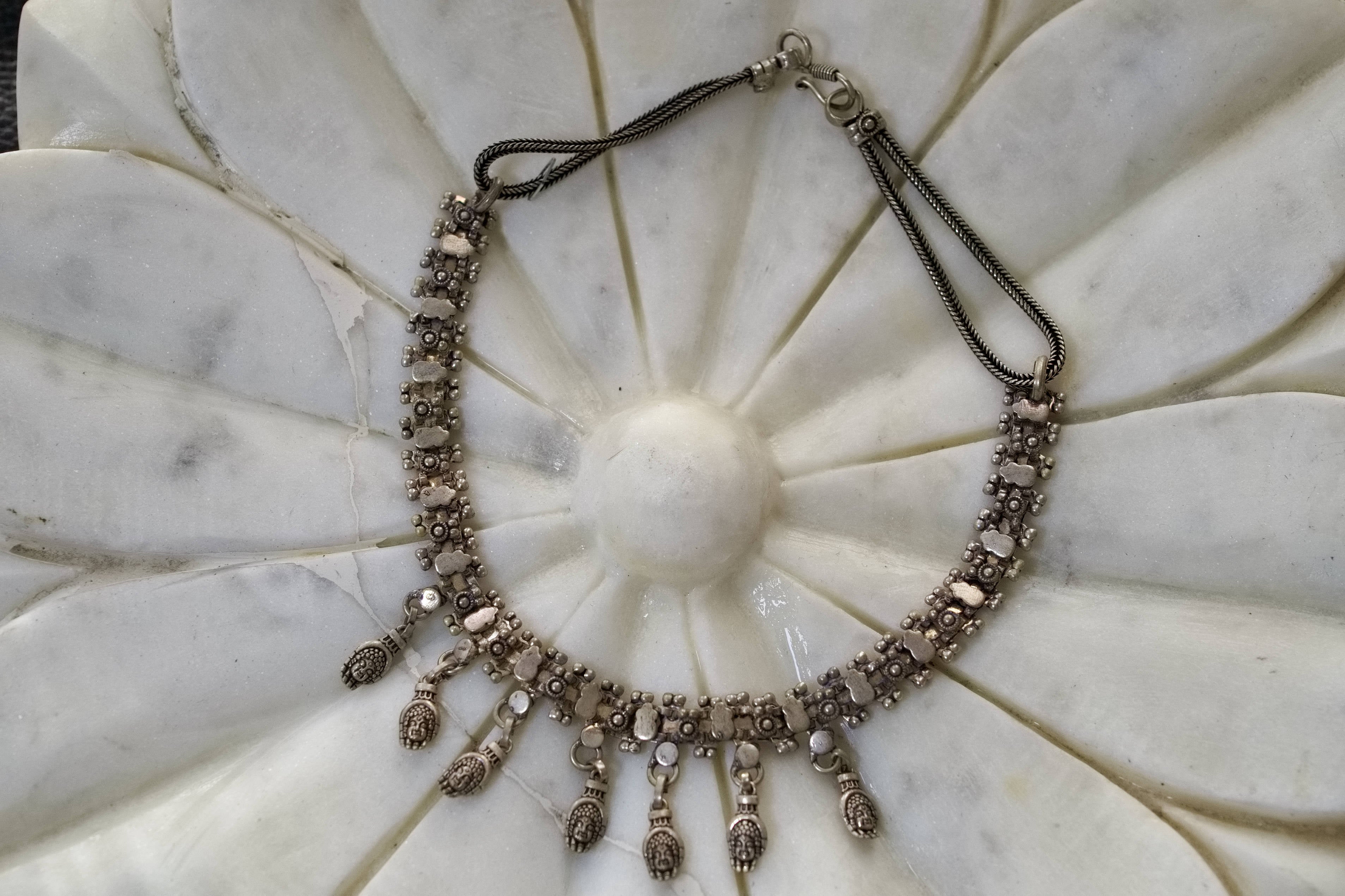vecchia collana girocollo in argento india mano buddha