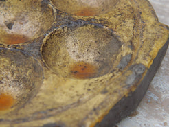 vecchio piatto, pentola indiana per cucinare dolce di riso e panificati. questo piatto (ancora utilizzabile come piatto da cottura) ora si può usare come oggetto ornamentale.dimensioni misure diametro 20 cm, altezza 3 cm, peso 1260 gr