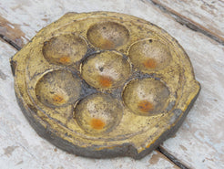 vecchio piatto, pentola indiana per cucinare dolce di riso e panificati. questo piatto (ancora utilizzabile come piatto da cottura) ora si può usare come oggetto ornamentale.dimensioni misure diametro 20 cm, altezza 3 cm, peso 1260 gr