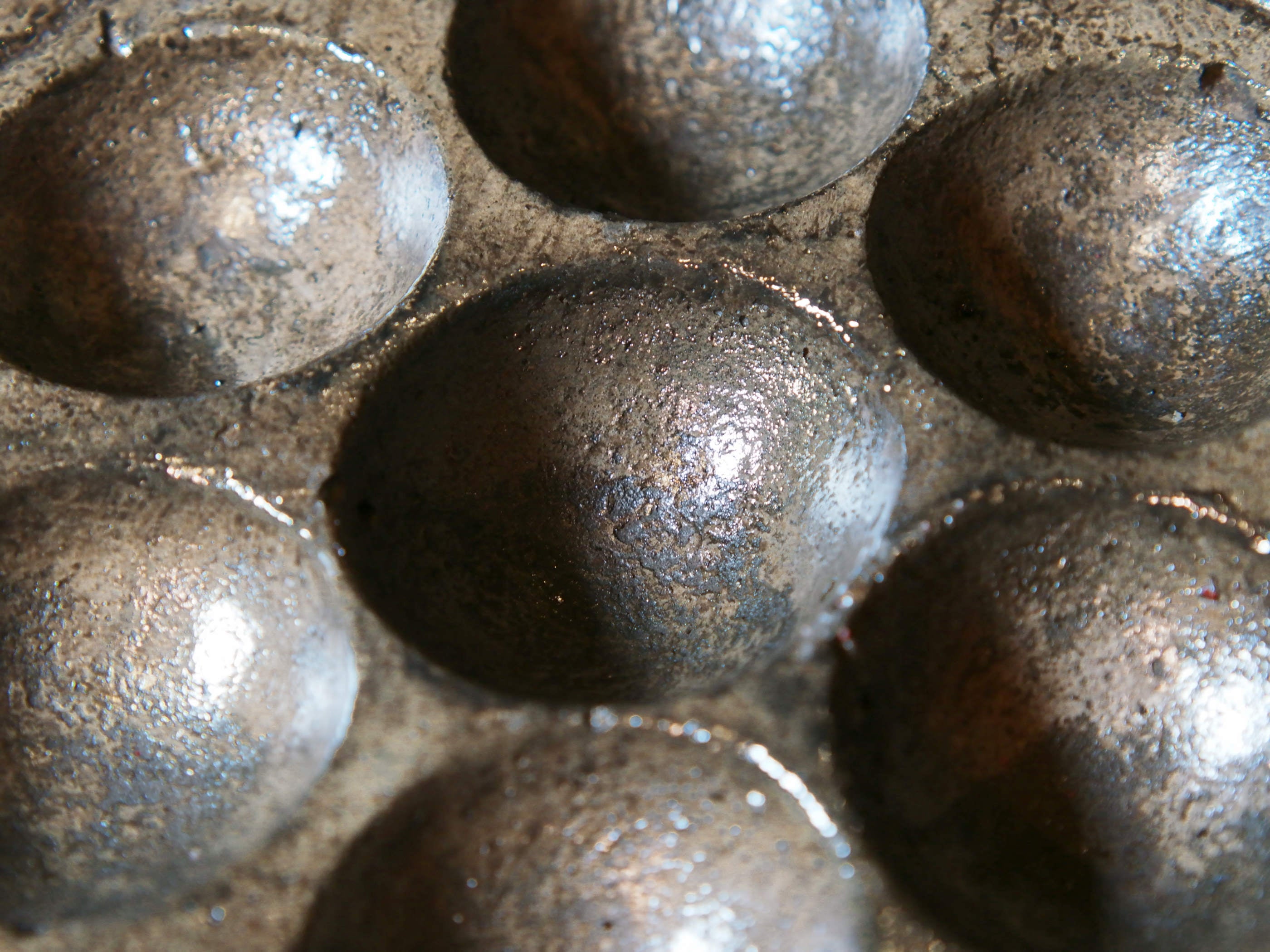 vecchio piatto, pentola indiana per cucinare dolce di riso e panificati. questo piatto (ancora utilizzabile come piatto da cottura) ora si può usare come oggetto ornamentale.dimensioni misure diametro 20 cm, altezza 2 cm, peso 656 gr 