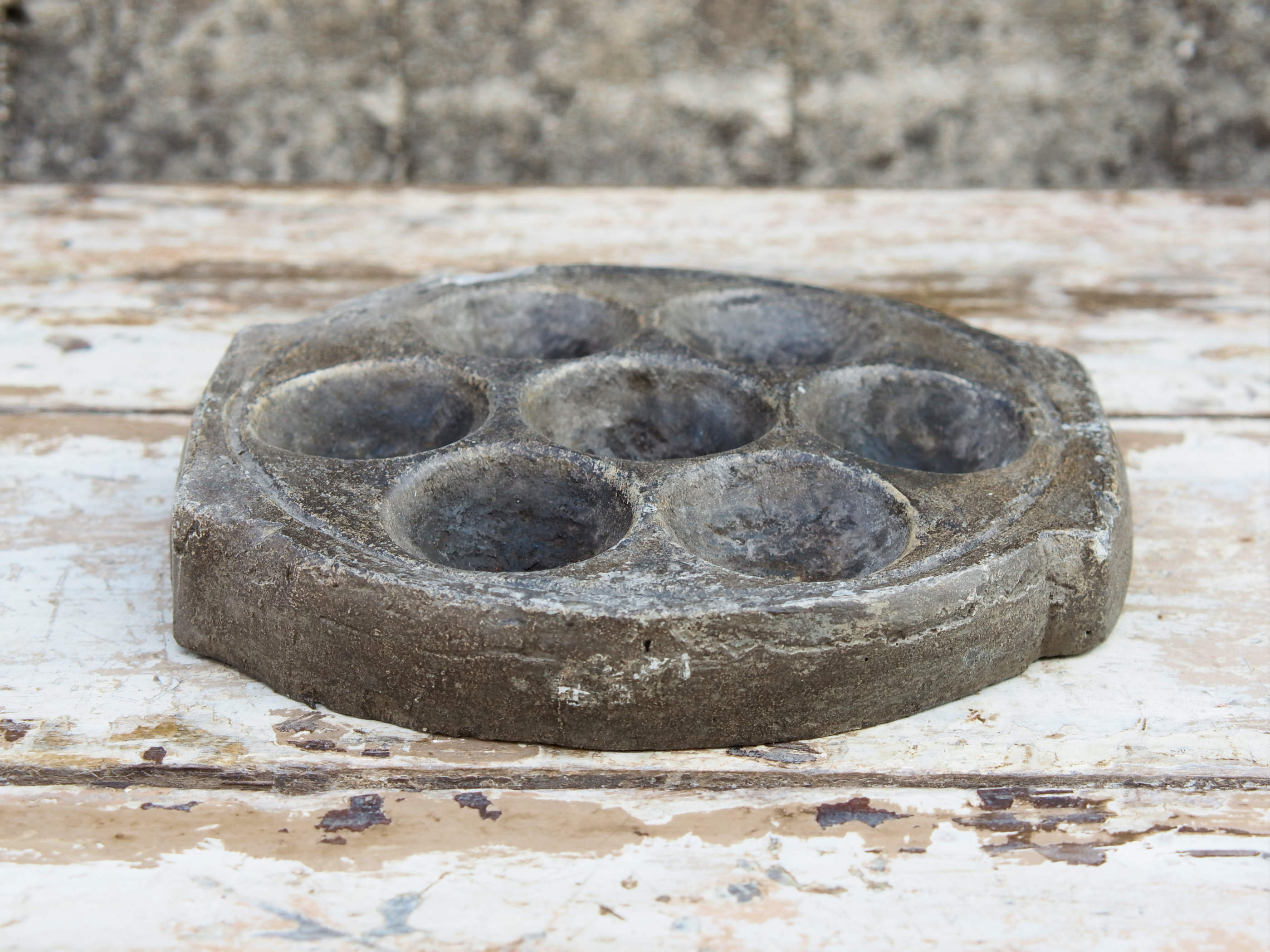vecchio piatto, pentola indiana per cucinare dolce di riso e panificati. questo piatto (ancora utilizzabile come piatto da cottura) ora si può usare come oggetto ornamentale.dimensioni 21x19 cm, altezza 4 cm, peso 972 gr