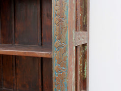 libreria indiana in legno di teak massello .  composta da elementi di recupero di antichi portali indiani databili metà / fine 800 .
