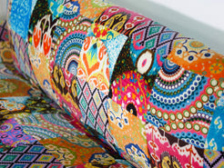 Divano Indiano imbottito su struttura in legno massello. Prodotto unico ed artigianale al 100%..  Dimensioni 183x65 h 91, seduta 50cm.