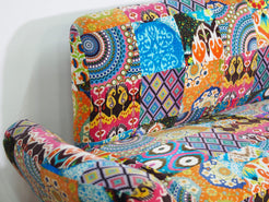 Divano Indiano imbottito su struttura in legno massello. Prodotto unico ed artigianale al 100%..  Dimensioni 183x65 h 91, seduta 50cm.