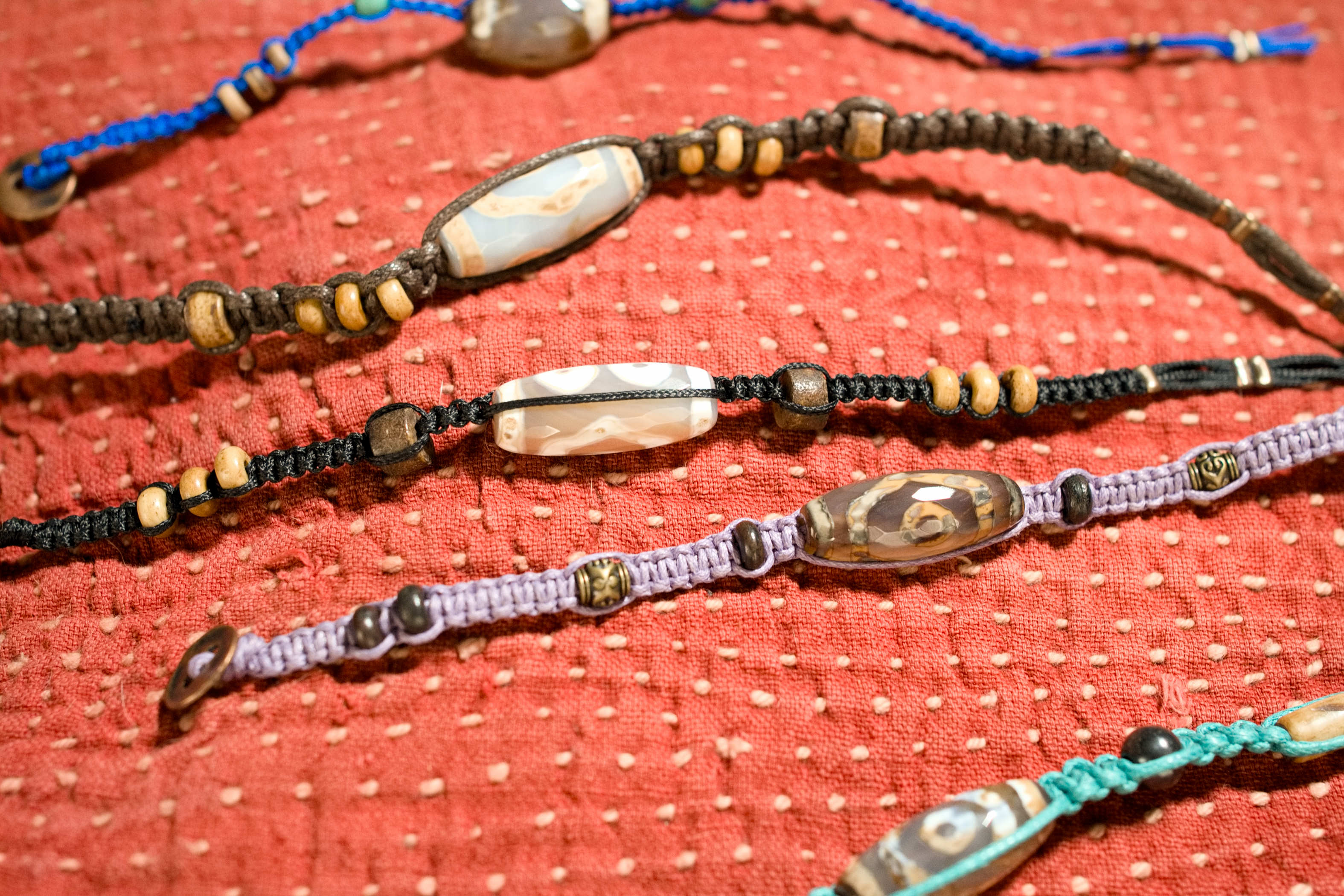 bracciale  intreccio con dzi tibetano