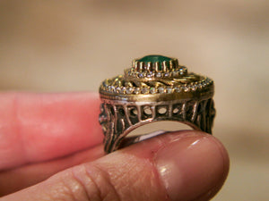anello turco in stile arabo, argento, radice di smeraldo. top quality stone, lavorati a mano, cesellato artigianalmente .  misura anello 18, dimensioni frontale diametro 2.3, spessore totale 2.5cm, peso 9 gr