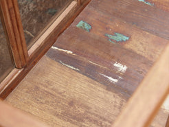 Credenza, vetrina coloniale con apertura dall'alto in legno di teak.  Pezzo unico.  Dimensioni 120x47 h80cm.