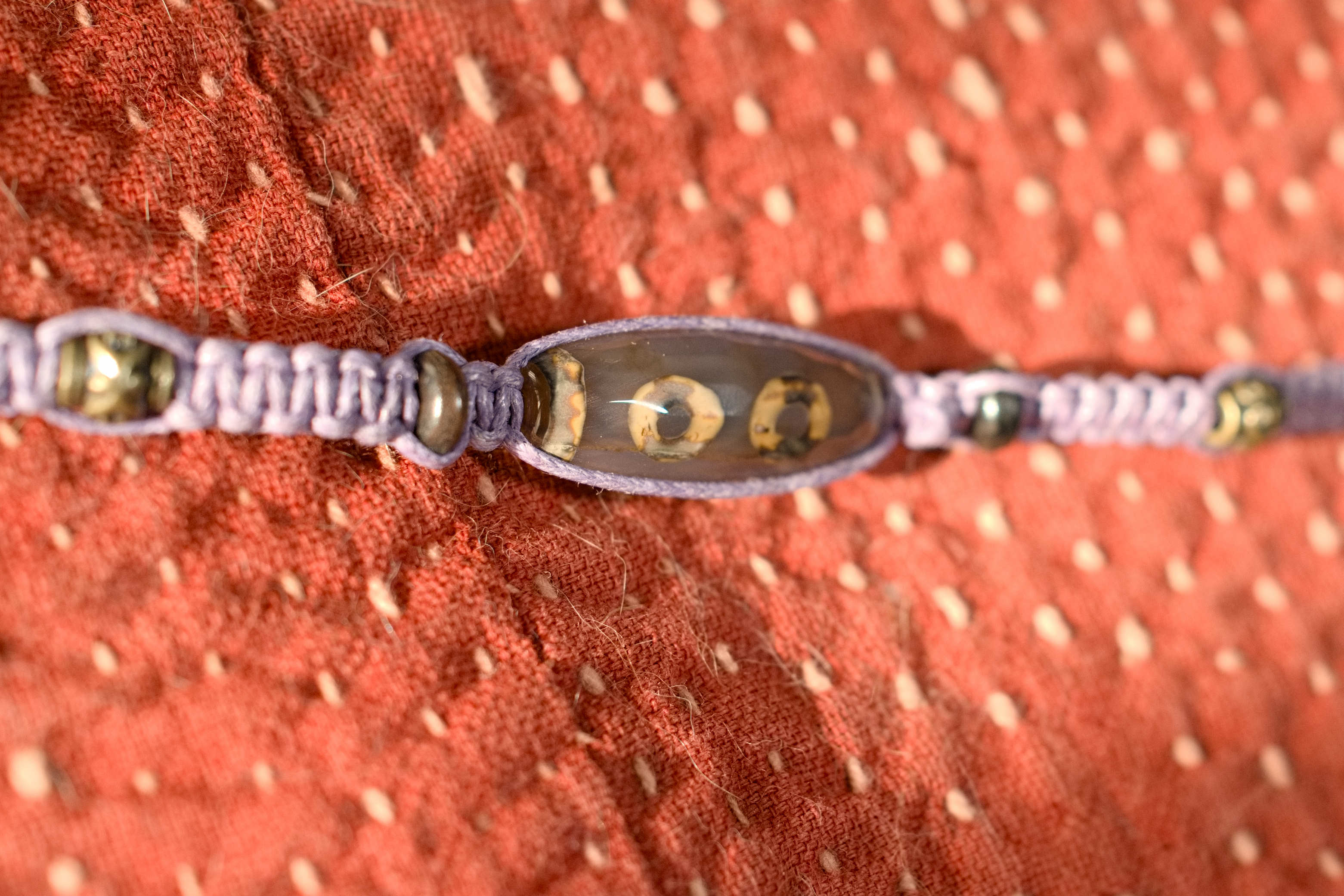 bracciale  intreccio con dzi tibetano