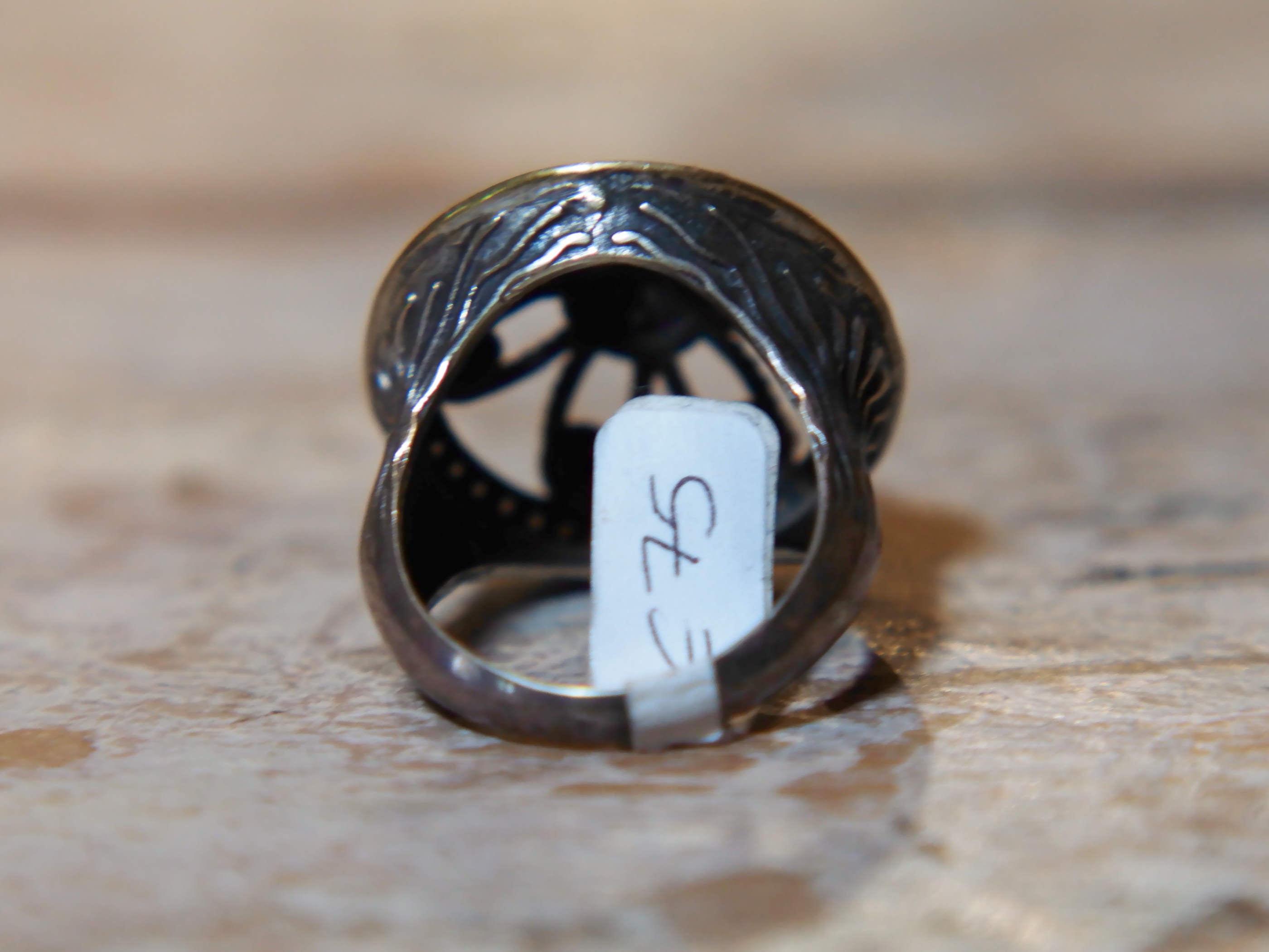anello turco in stile arabo, argento, radice di zaffiro. top quality stone, lavorati a mano, cesellato artigianalmente .  misura anello 20, dimensioni frontale diametro 2.5, spessore totale 3.2cm, peso 9 gr
