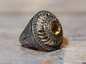 anello turco in stile arabo, argento, topazio citrino. top quality stone, lavorati a mano, cesellato artigianalmente .  misura anello 16, dimensioni frontale diametro 2.5, spessore totale 3cm, peso 8 gr