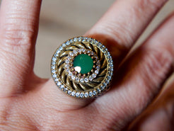 anello turco in stile arabo, argento, radice di smeraldo. top quality stone, lavorati a mano, cesellato artigianalmente .  misura anello 16, dimensioni frontale diametro 2.5, spessore totale 3cm, peso 15 gr