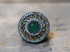 anello turco in stile arabo, argento, radice di smeraldo. top quality stone, lavorati a mano, cesellato artigianalmente .  misura anello 16, dimensioni frontale diametro 2.5, spessore totale 3cm, peso 15 gr