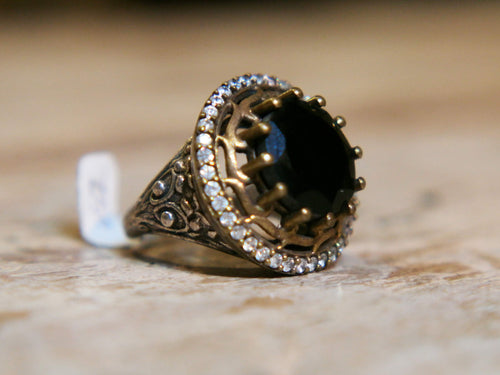 anello turco in stile arabo, argento con onice. top quality stone, lavorati a mano, cesellato artigianalmente .  misura anello 15, dimensioni frontale diametro 2.3, spessore totale 3cm, peso 14 gr
