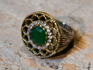 anello turco in stile arabo, argento, radice di smeraldo. top quality stone, lavorati a mano, cesellato artigianalmente .  misura anello 18, dimensioni frontale diametro 2.3, spessore totale 2.5cm, peso 9 gr