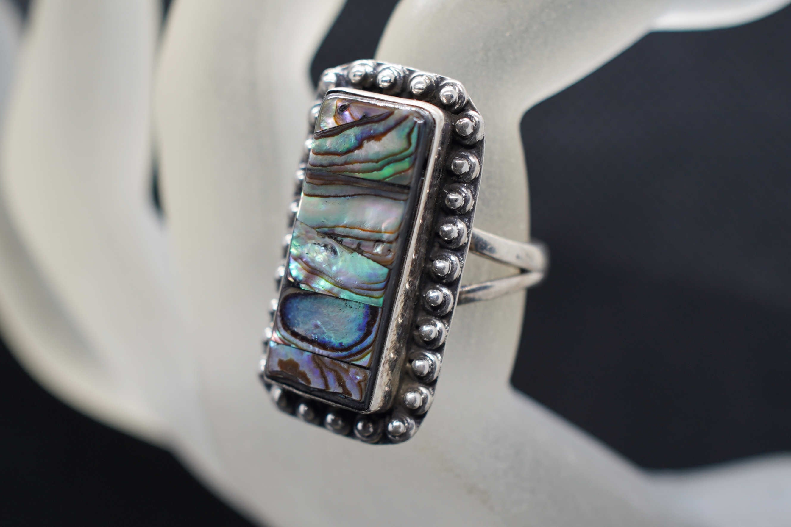 Anello rettangolare a mosaico in argento 925 e madreperla Abalone Paua naturale