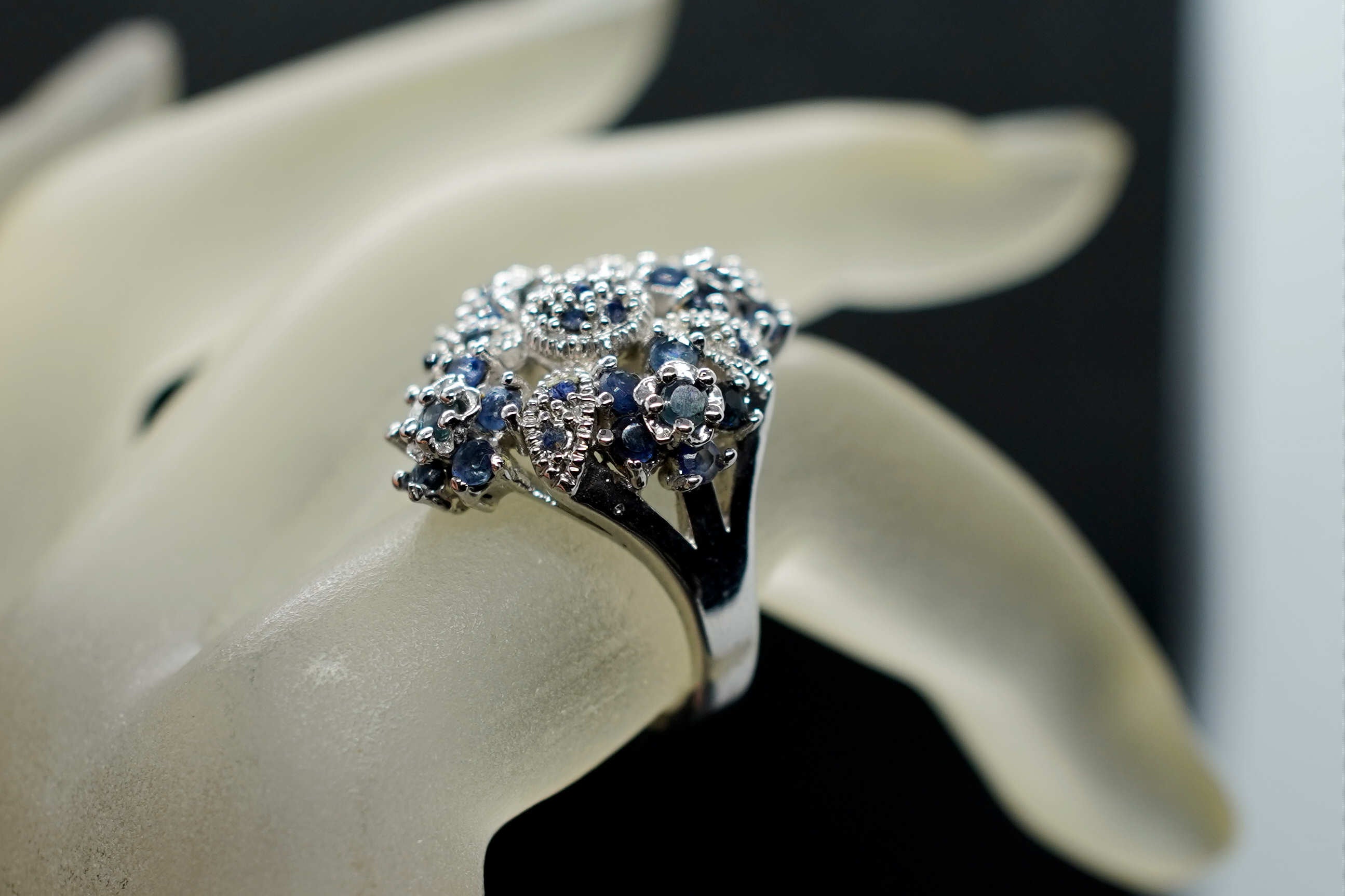 Anello vittoriano in argento 925 con zaffiri blu naturali