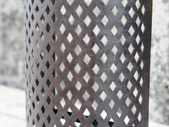 applique in metallo lavorata artigianalmente dipinta nero.  dimensioni larghezza 11 profondità 10, h 28cm