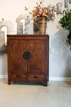 Armadietto credenza cinese antica in legno di olmo massello naturale proveniente dalla regione dello Zhejiang.