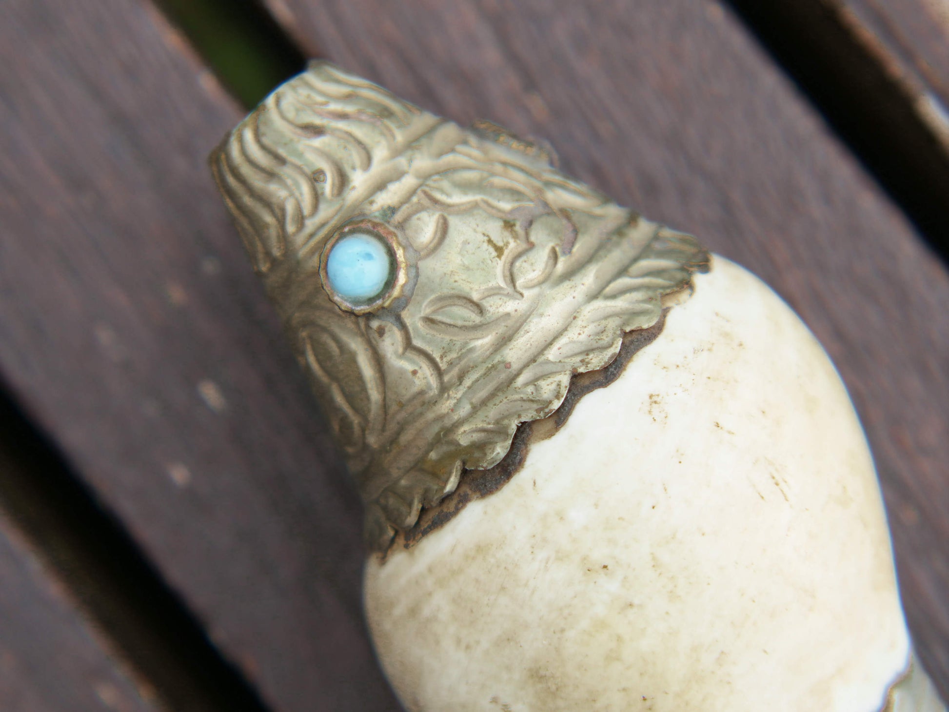 conchiglia tibetana in osso, turchese e metallo ( lega di argento )  originale ed unica lavorata artigianalmente . misure 14 x 6 x 6 cm  peso 144 gr