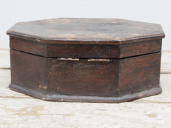 Scatola, box, bauletto indiano in legno. Lavorato artigianalmente. Databile metà '900.  dimensioni 29x20 h11cm