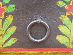 Cassettiera Indiana in legno di teak con 14 cassetti, finemente dipinta con motivi floreali su base di gesso. Assemblato artigianalmente. Pezzo unico.  dimensioni 60x31 h112cm