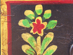 Cassettiera Indiana in legno di teak con 14 cassetti, finemente dipinta con motivi floreali su base di gesso. Assemblato artigianalmente. Pezzo unico.  dimensioni 60x31 h112cm