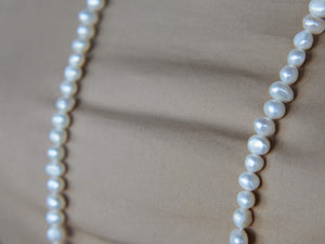 lunga collana indiana con perle assemblata a mano  lunghezza 106 cm, peso 90 gr