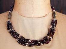 Carica l&#39;immagine nel visualizzatore di Gallery, Collana multifilo con granato, montato su cotone in 3 fili.lunghezza 44cm, peso 74 gr 