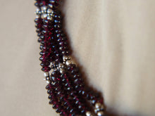 Carica l&#39;immagine nel visualizzatore di Gallery, Collana multifilo con granato, montato su cotone in 3 fili.lunghezza 44cm, peso 74 gr 