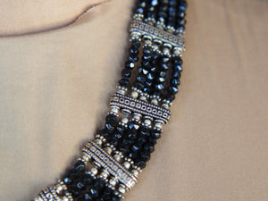 collana multifilo con spinello sfaccettato e argento. lavorazione artigianale.  lunghezza 42cm, peso 88gr