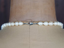 Carica l&#39;immagine nel visualizzatore di Gallery, collana indiana girocollo con perle collana assemblata a mano  lunghezza 46 cm, peso 41 gr