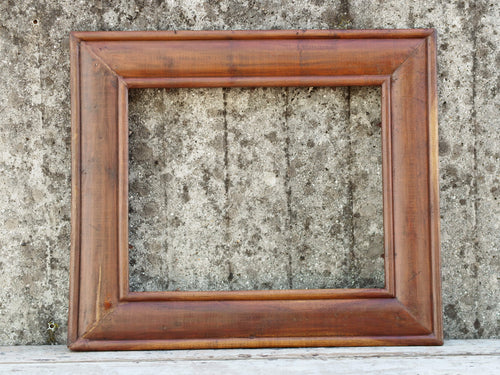 Cornice in legno di teak.  Dimensioni 61x72 prof.2.5cm.