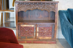 Vista d'insieme della credenza inserita in un contesto di arredo living