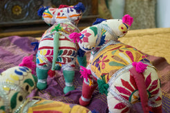 rimo piano del ricamo multicolore sul corpo e sulla sella dell'elefante.