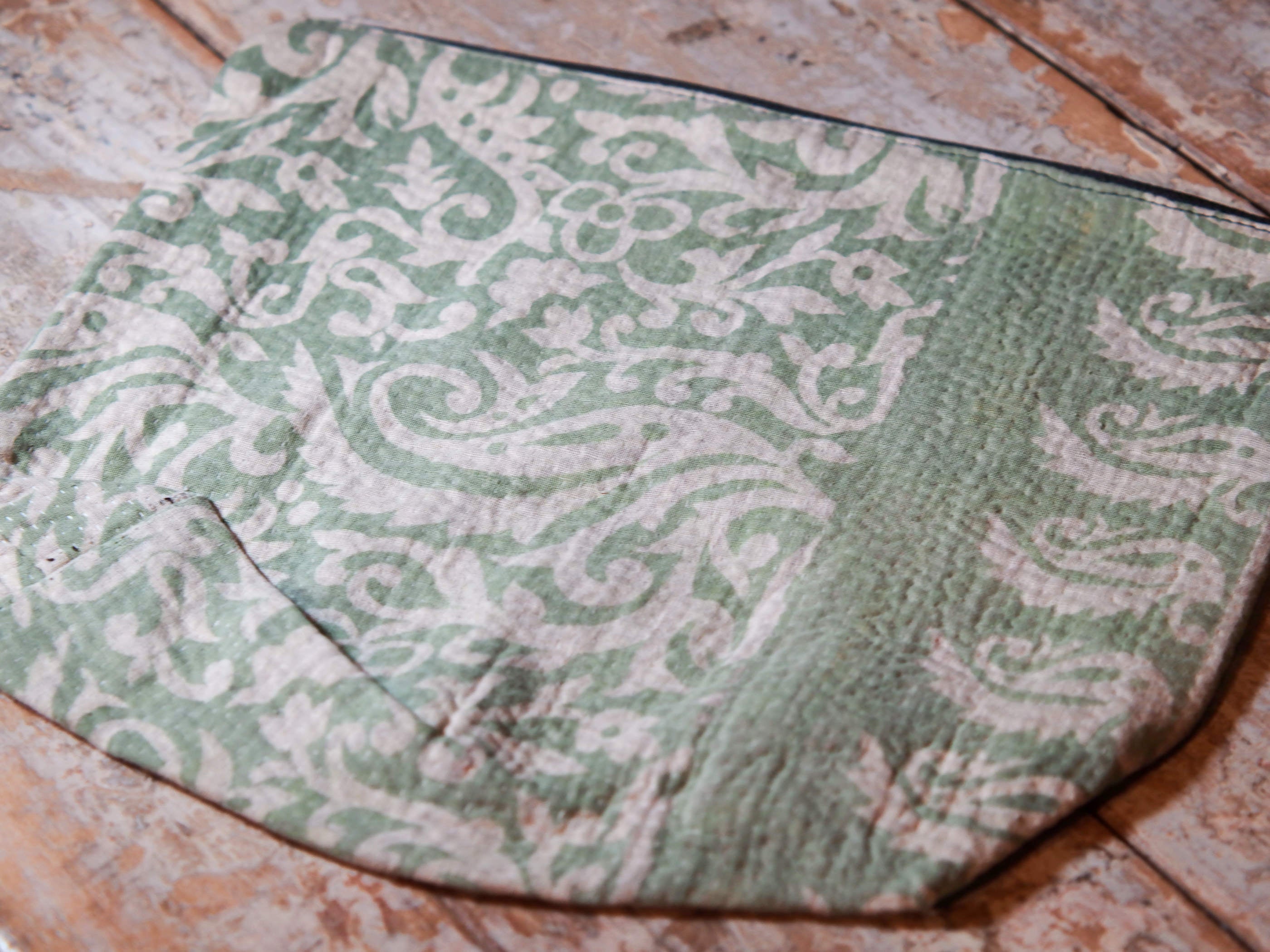 pochette, borsello, portamonete, portafogli, portatrucchi in cotone ricamato con tecnica kantha.dimensioni 27x20 cm 