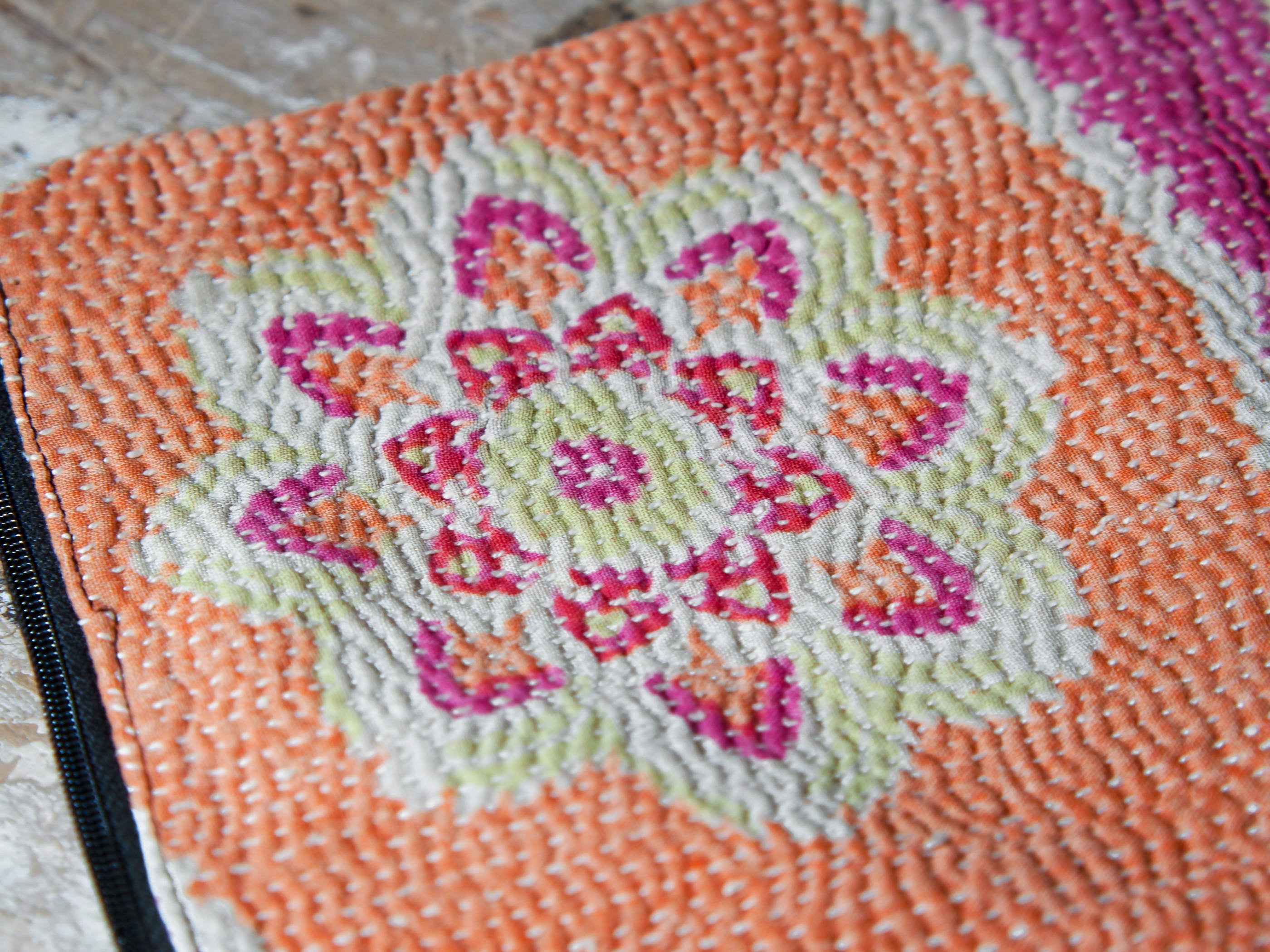 pochette, borsello, portamonete, portafogli, portatrucchi in cotone ricamato con tecnica kantha.dimensioni 27x20 cm 